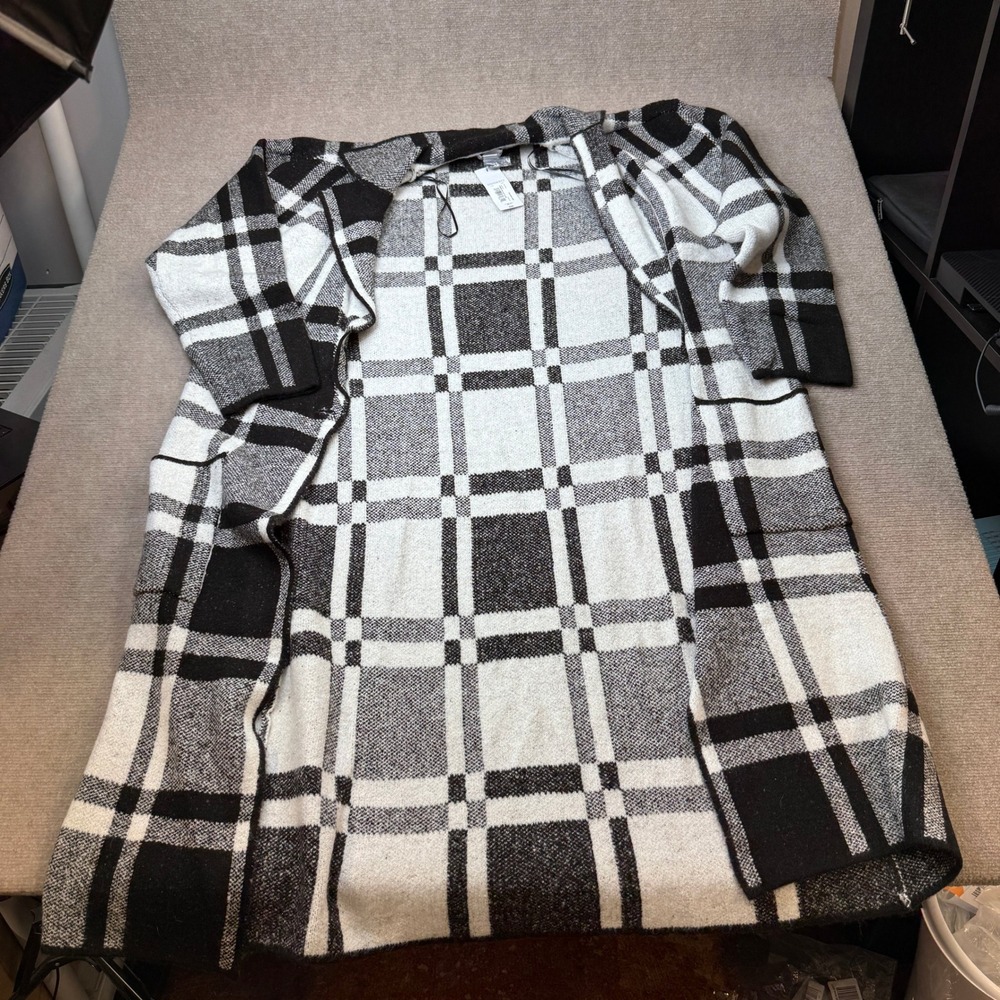 MSRP $86 Liz Claiborne Womens XL Tall Crema Black Plaid Cardigan Sweater Coat